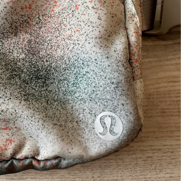 Lululemon Gray Silver Splatter Paint Everywhere Belt Bag - Picture 3 of 8